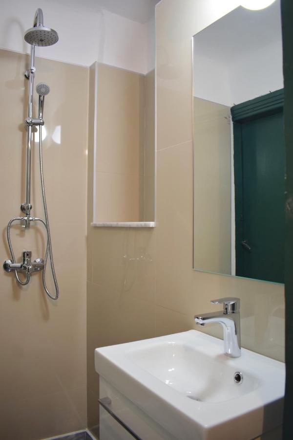 Stylish, Basement Studio With Roof Top Access - Ep9B เอเธนส์ ภายนอก รูปภาพ